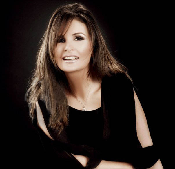  الفنانة يسرا،