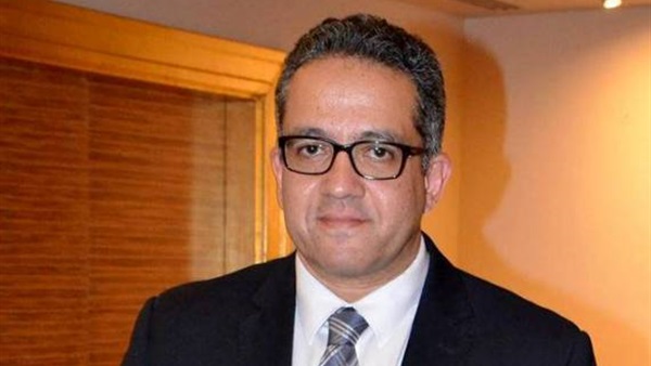 ل الدكتور خالد العنانى وزير الاثار