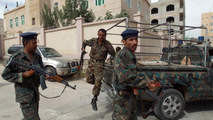 مقتل جنديين يمنيين في انفجار سيارة مفخخة فى حضرموت