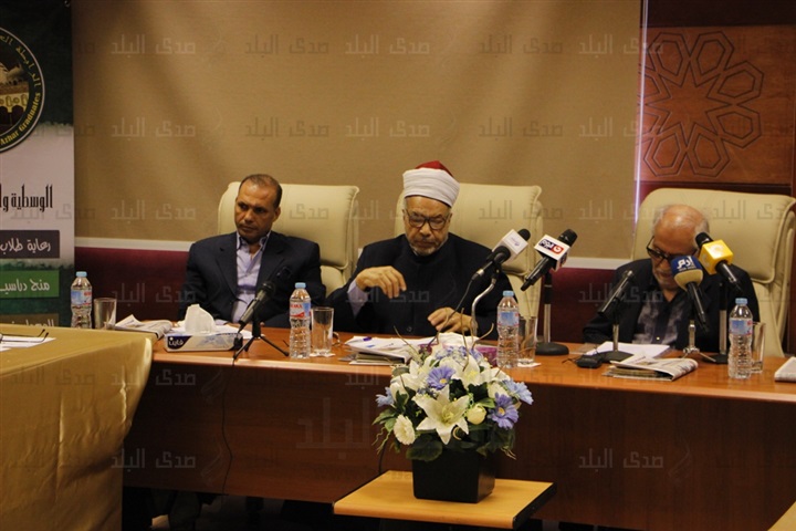 خلال الندوة خلال الندوة