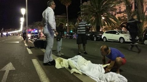 مجهول على ركاب قطار بالمانيا مجهول على ركاب قطار بالمانيا
