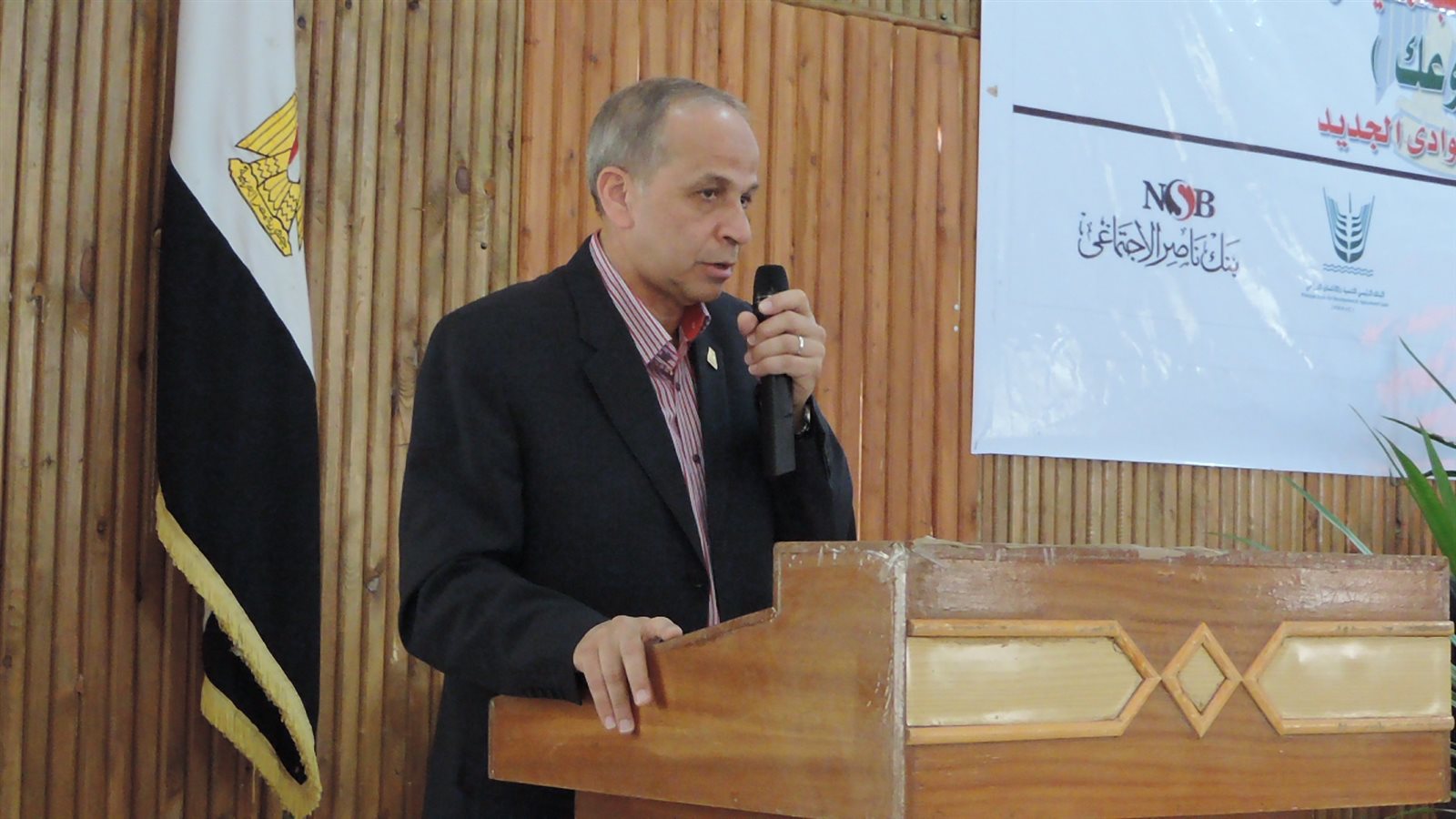 اللواء محمود عشماوي محافظ الوادي الجديد اللواء محمود عشماوي محافظ الوادي الجديد
