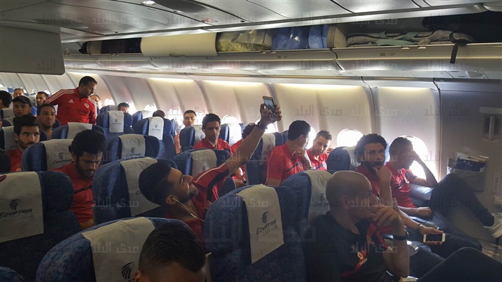 بعثة الأهلي داخل الطائرة