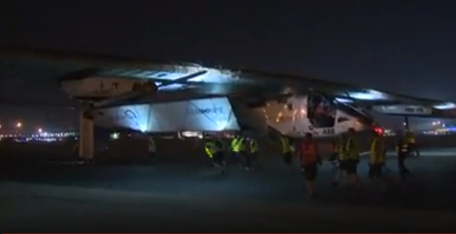 إقلاع الطائرة "سولار امبالس 2" من مطار القاهرة إلى الإمارات