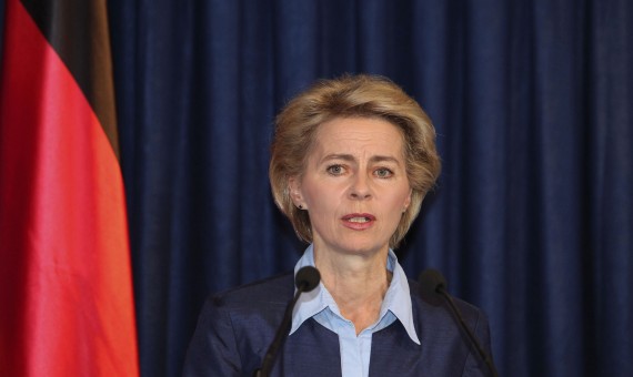 وزيرة الدفاع الألمانية أورسولا فون دير  وزيرة الدفاع الألمانية أورسولا فون دير