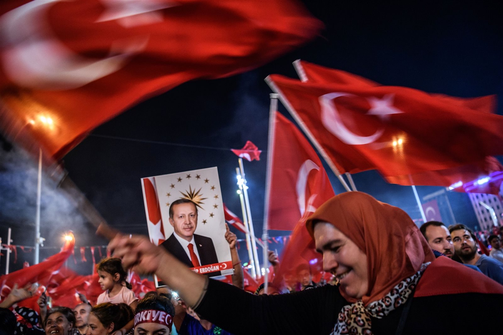 مواطنون مؤيدون لأردوغان