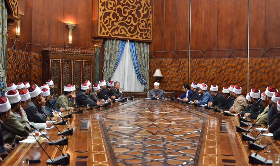 الإمام الأكبر يلتقي بشباب الوعظ الإمام الأكبر يلتقي بشباب الوعظ