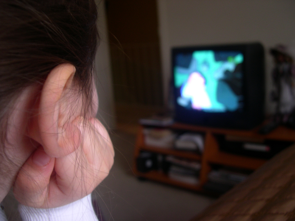 مشاهدة التلفزيون