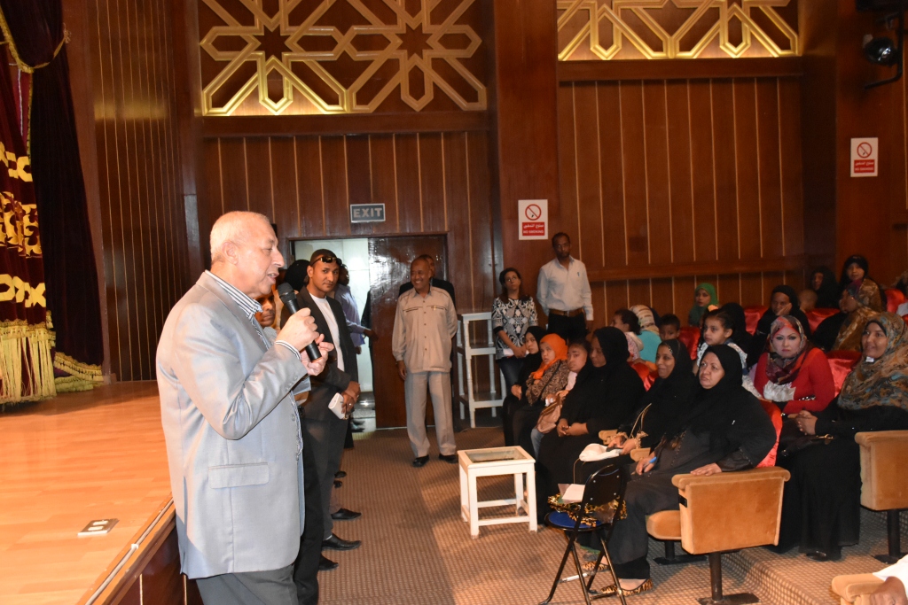 محافظ اسوان اللواء مجدى حجازي محافظ اسوان اللواء مجدى حجازي