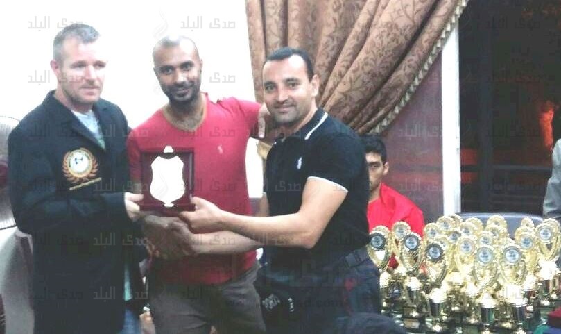 الاتحاد الدولى يكرم المدرب المصرى أيمن عامر