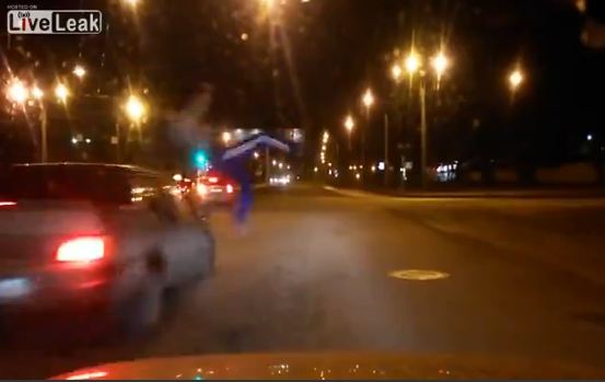 تفادى سيارة