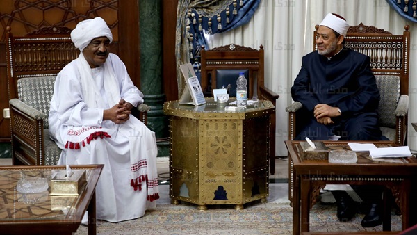 الإمام الأكبر يدشن قافلة الأزهر الطبية للسودان