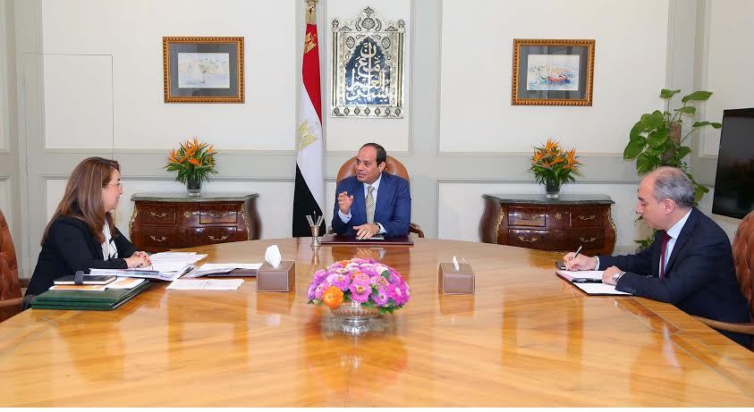 السيسي وزيرة التضامن الاجتماعي. السيسي وزيرة التضامن الاجتماعي.