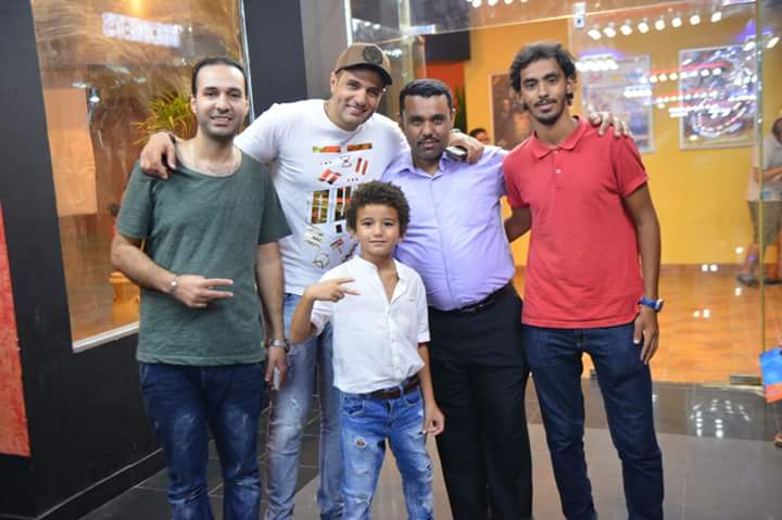 . محمد نور يحتفل بأول فيلم لنجله عمر «الباب يفوت أمل» . محمد نور يحتفل بأول فيلم لنجله عمر «الباب يفوت أمل»