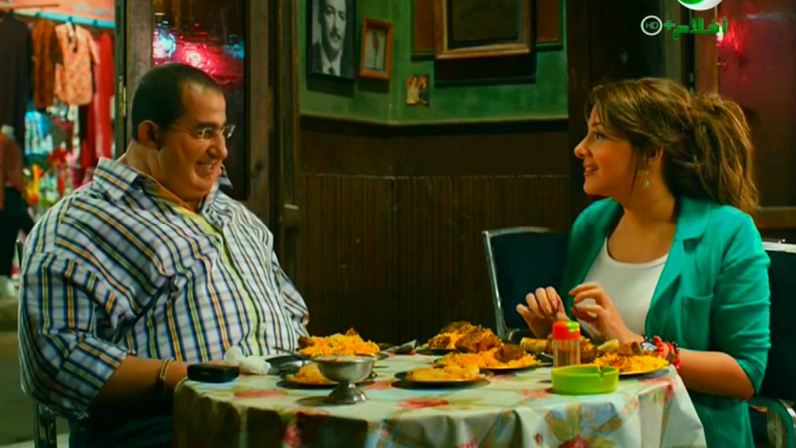 مشهد من فيلم "اكس لارج"