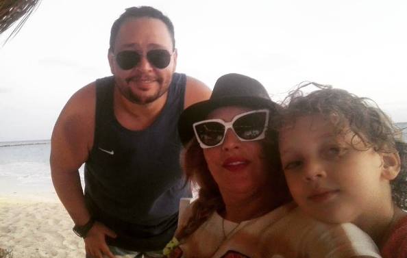 أحمد رزق بملابس البحر برفقة زوجته ونجله أحمد رزق بملابس البحر برفقة زوجته ونجله
