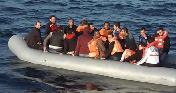 انقاذ اليابان لطاقم القارب