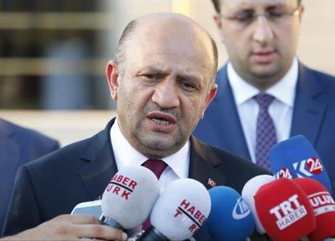 وزير الدفاع التركي فكري إيشق  وزير الدفاع التركي فكري إيشق