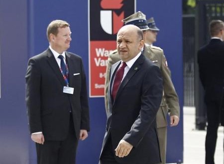  وزير الدفاع التركي فكري إيشق