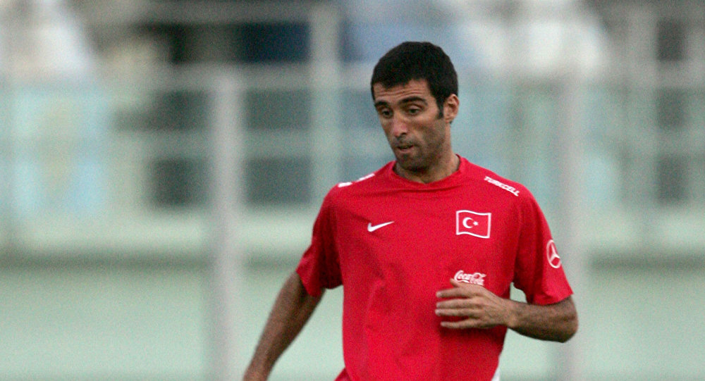 لاعب كرة القدم الدولي السابق هاكان شوكور