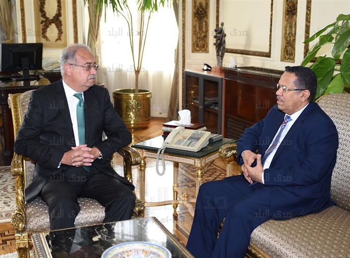 المهندس شريف إسماعيل، مع نظيره اليمني