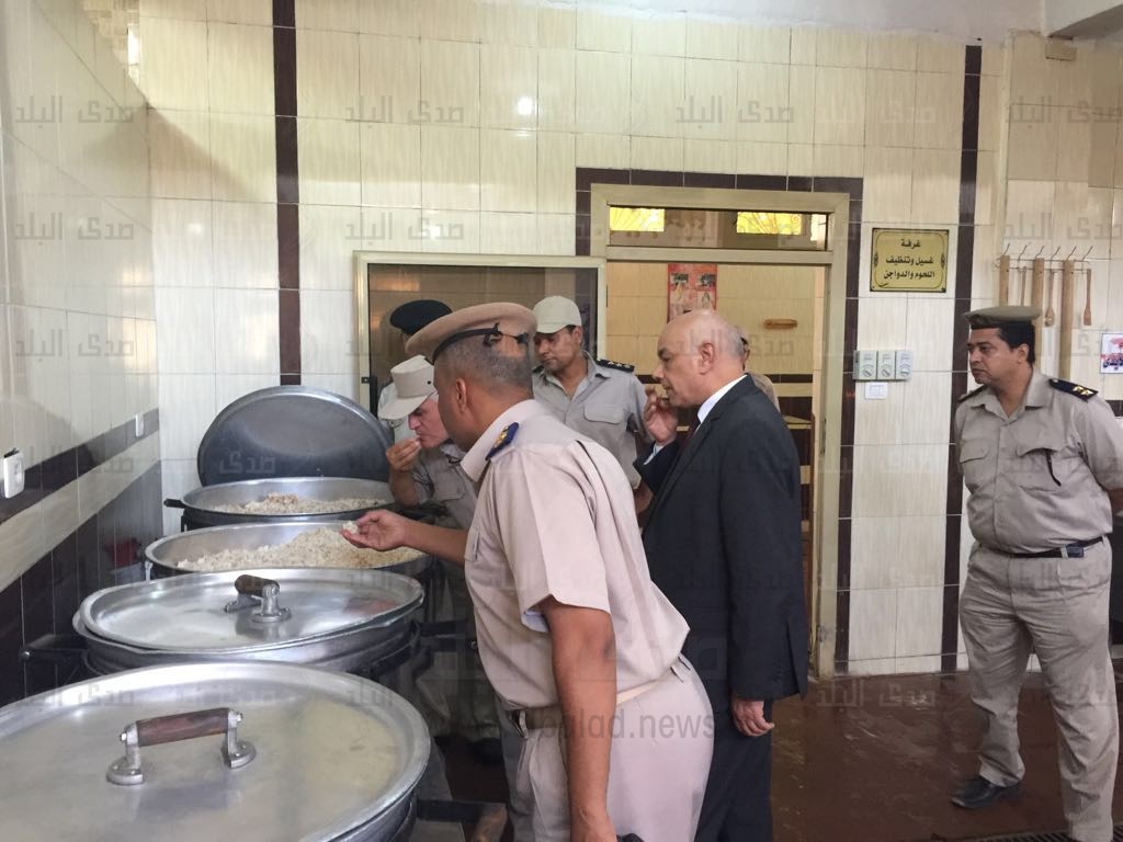 مدير أمن قنا يطمئن على أوضاع المجندين مدير أمن قنا يطمئن على أوضاع المجندين