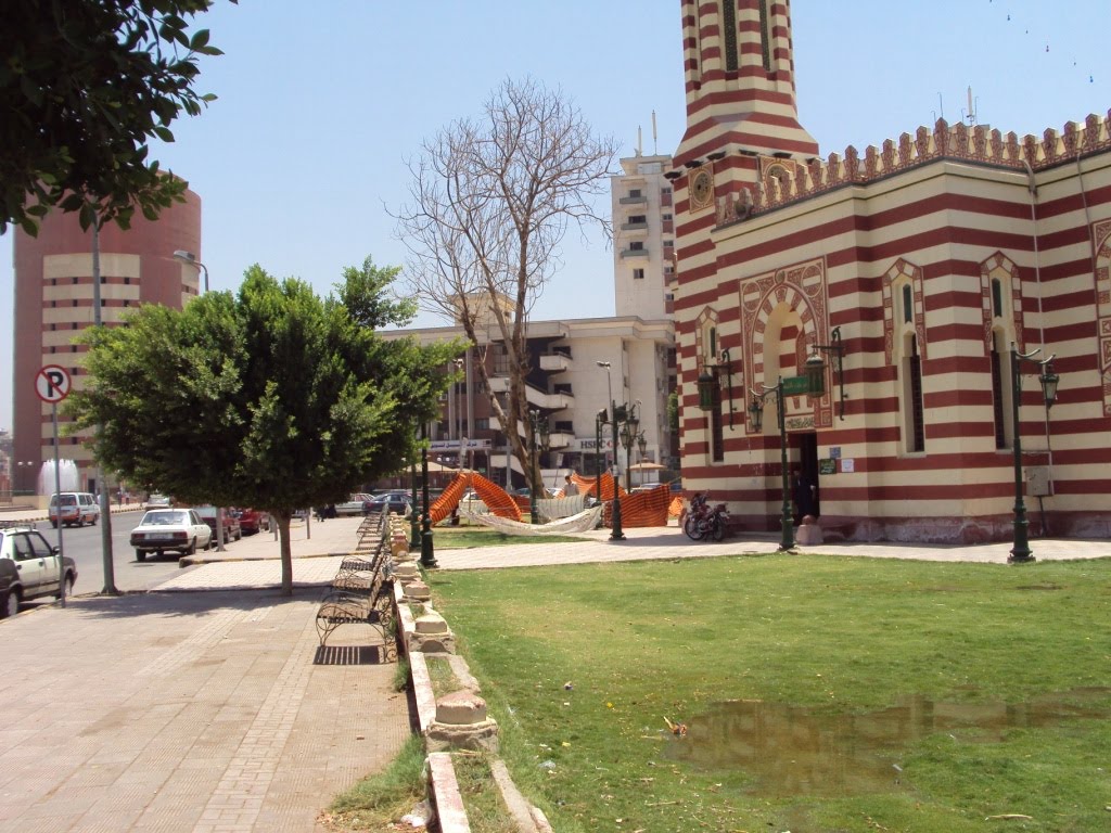 مسجد "عمر مكرم"