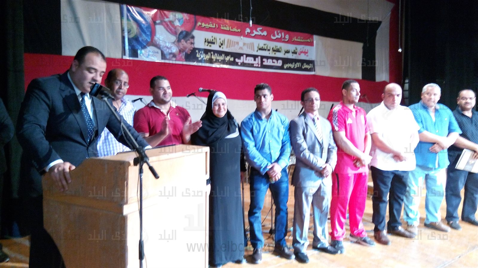 محافظ الفيوم يكرم البطل الأوليمبي محمد إيهاب