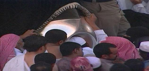 تقبيل الحجر الأسود