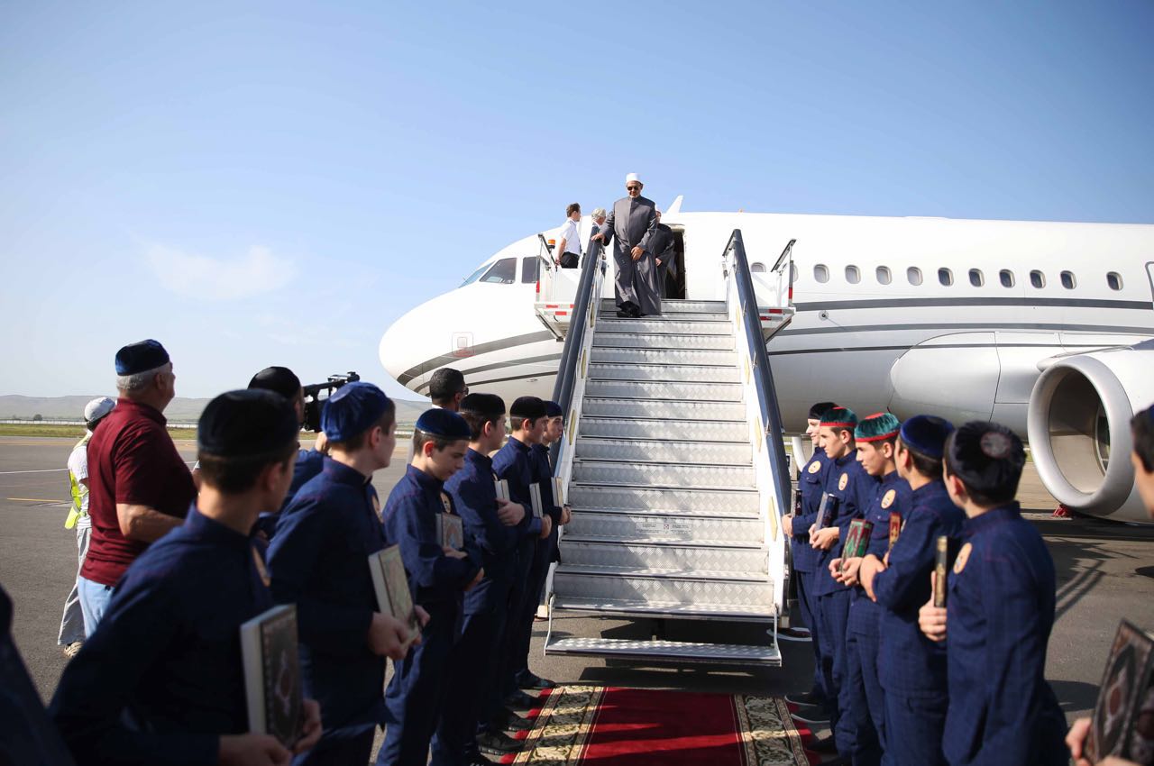  استقبال رسمي وشعبي للإمام الأكبر في الشيشان