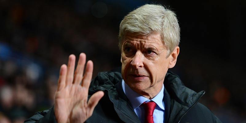  الفرنسي آرسين فينجر المدير الفني لنادى أرسنال الإنجليزي 