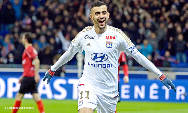 اللاعب الجزائرى الدولى رشيد غزال اللاعب الجزائرى الدولى رشيد غزال