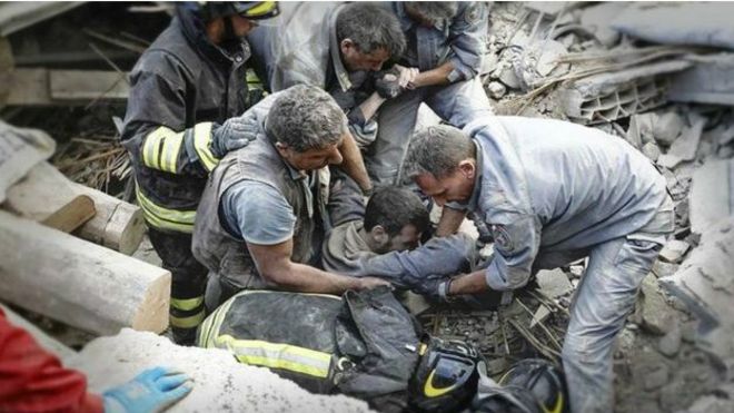 جنازة رسمية لعدد من ضحايا زلزال إيطاليا جنازة رسمية لعدد من ضحايا زلزال إيطاليا