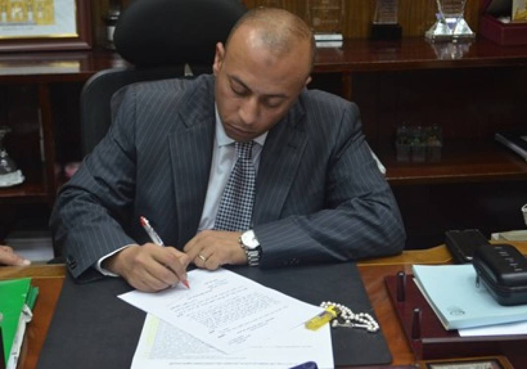  الدكتور هشام عبد الباسط محافظ المنوفية