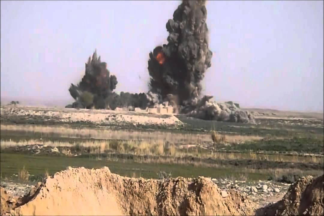 قصف أمريكي على سجن بأفغانستان قصف أمريكي على سجن بأفغانستان
