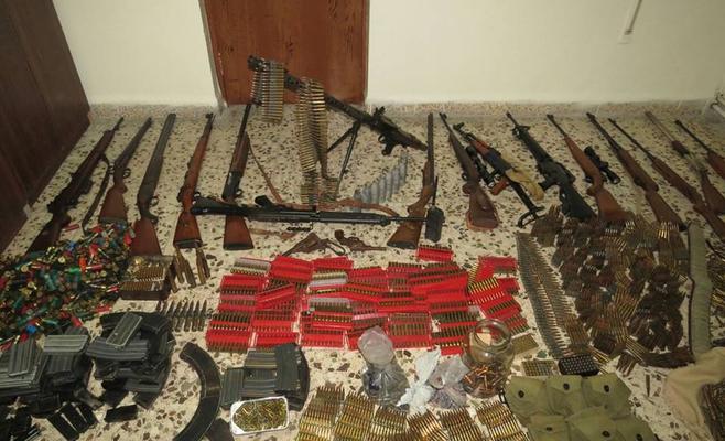 ضبط 30 قطعة سلاح بينها رشاش 