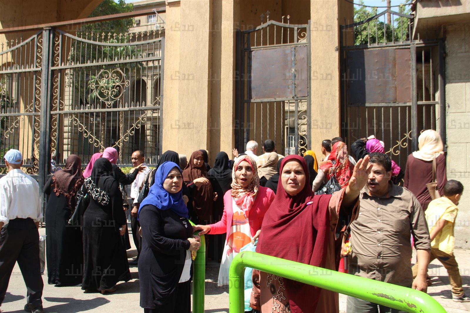 عمال التشجير يتظاهرون امام وزارة الزراعة للمطالبة بالتعيين