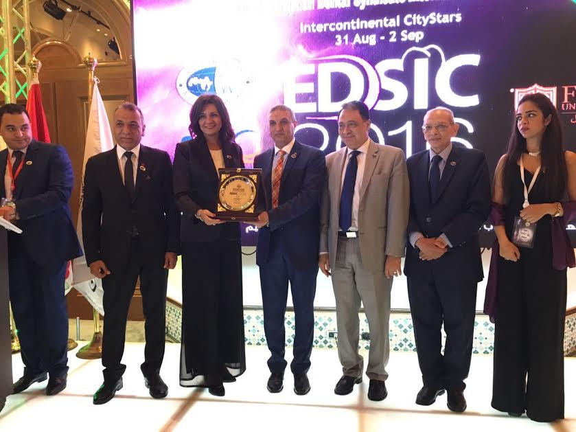 وزير الصحة اثناء الاحتفال وزير الصحة اثناء الاحتفال