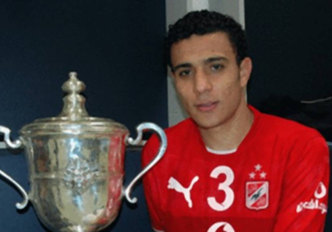 صورة ارشيفية ل محمد عبد الوهاب مع كاس مصر 