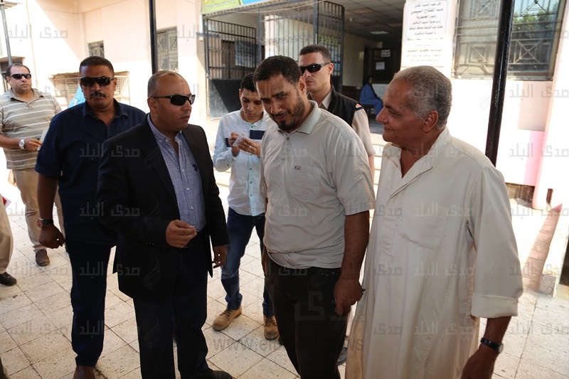  الدكتور هشام عبد الباسط محافظ المنوفية اثناءالجوله