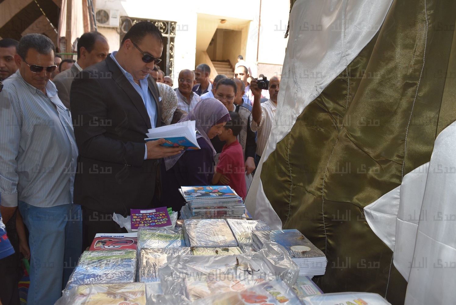 محافظ الفيوم يفتتح معرض لمستلزمات المدارس