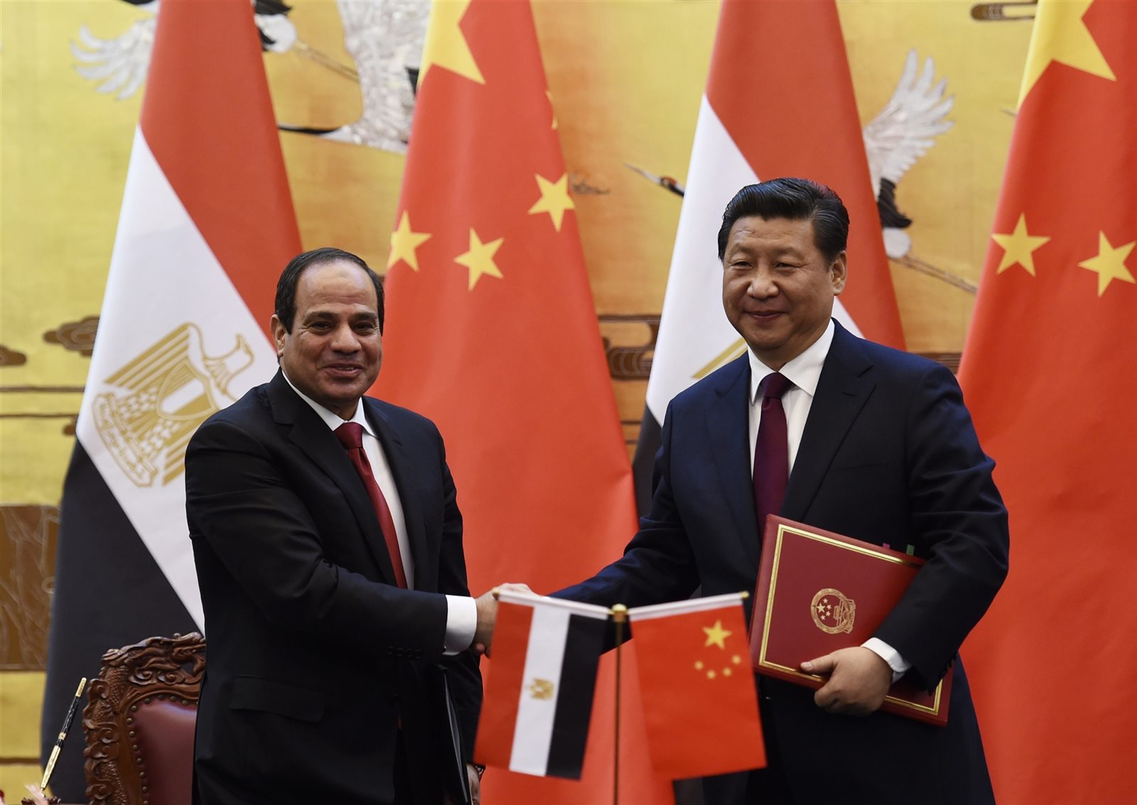 الرئيس السيسي ونظيرة الصيني الرئيس السيسي ونظيرة الصيني