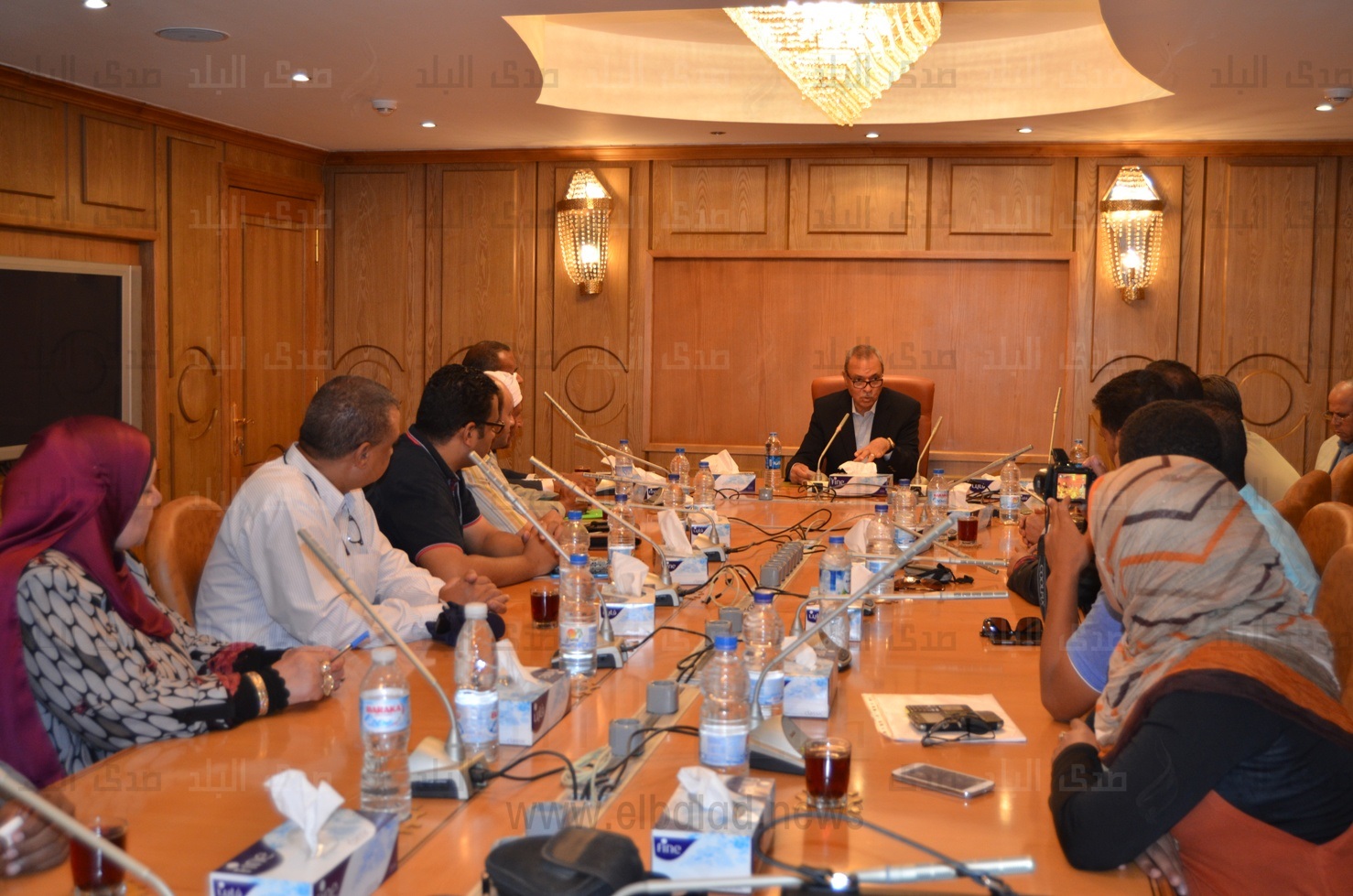  محافظ قنا يسلم عقود لجمعيات أهلية بقيمة 5 مليون جنيه