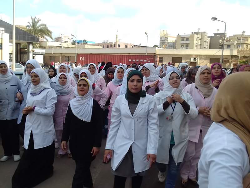 خريجي معهد تمريض