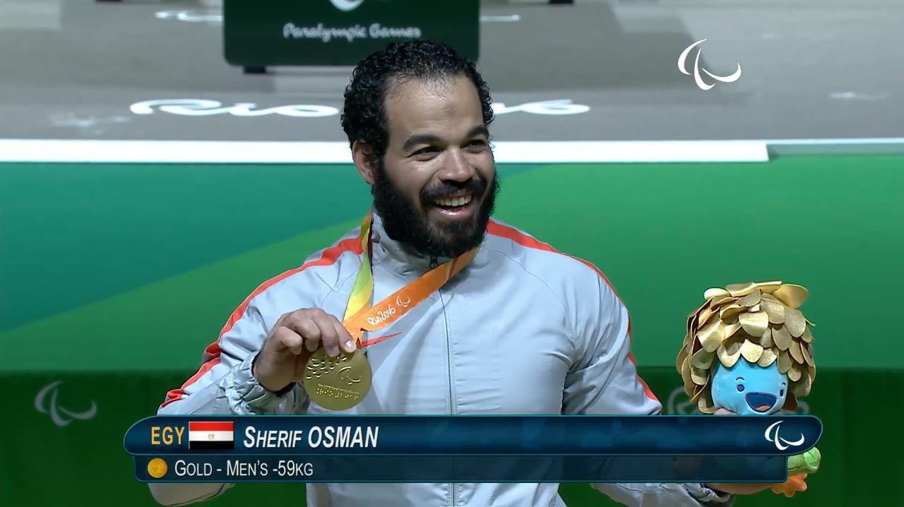 شريف عثمان لاعب منتخب رفع الأثقال