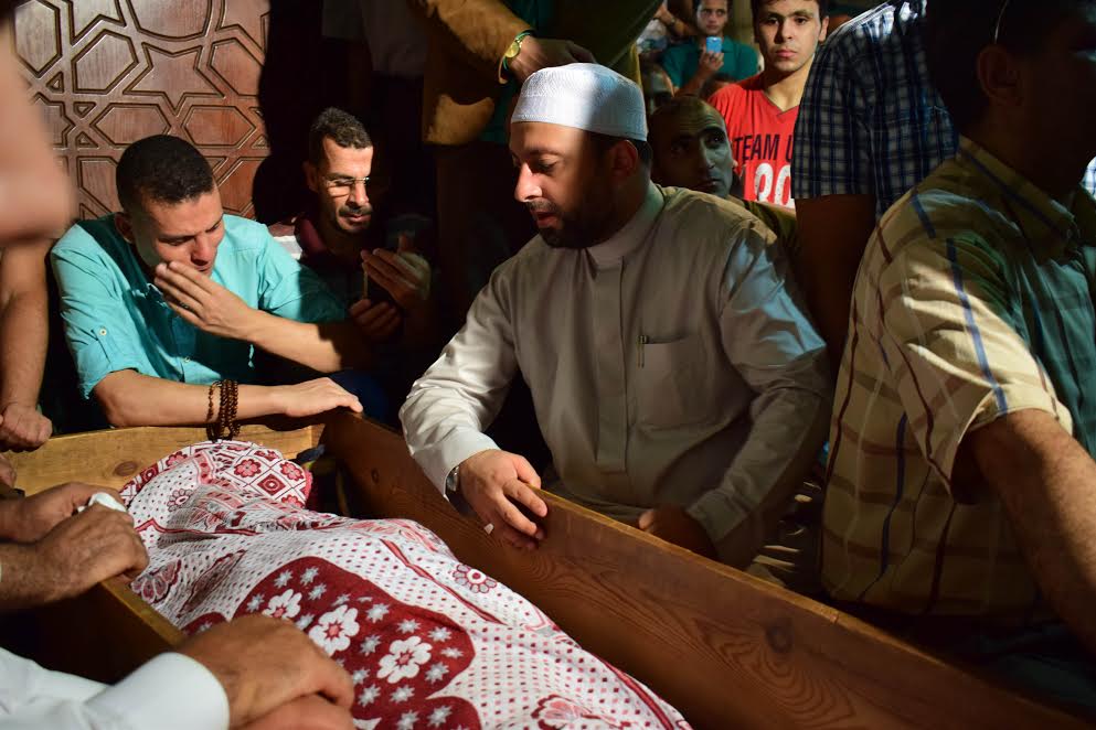 جثمان الشيخ عبدالحكيم عبداللطيف يصل الجامع الأزهر لأداء صلاة جثمان الشيخ عبدالحكيم عبداللطيف يصل الجامع الأزهر لأداء صلاة