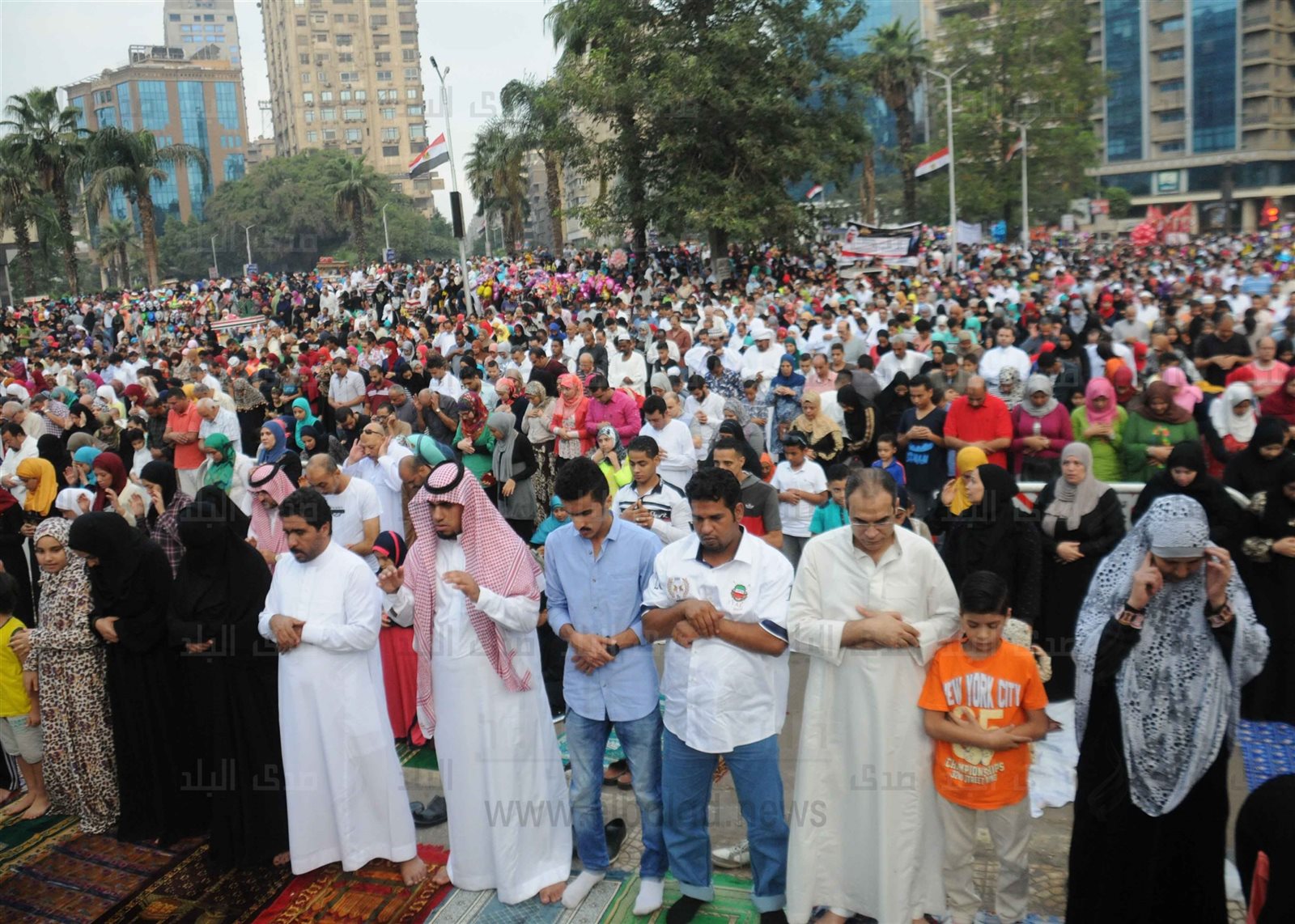 وافد مئات الآلاف المصريين لأداء صلاة عيد الأضحى بمصطفى محمود وافد مئات الآلاف المصريين لأداء صلاة عيد الأضحى بمصطفى محمود