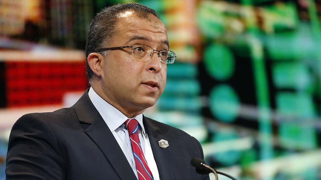 وزير التخطيط أشرف العربى