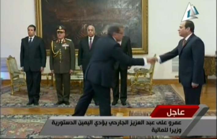 عمرو الجارحى وزير المالية عمرو الجارحى وزير المالية