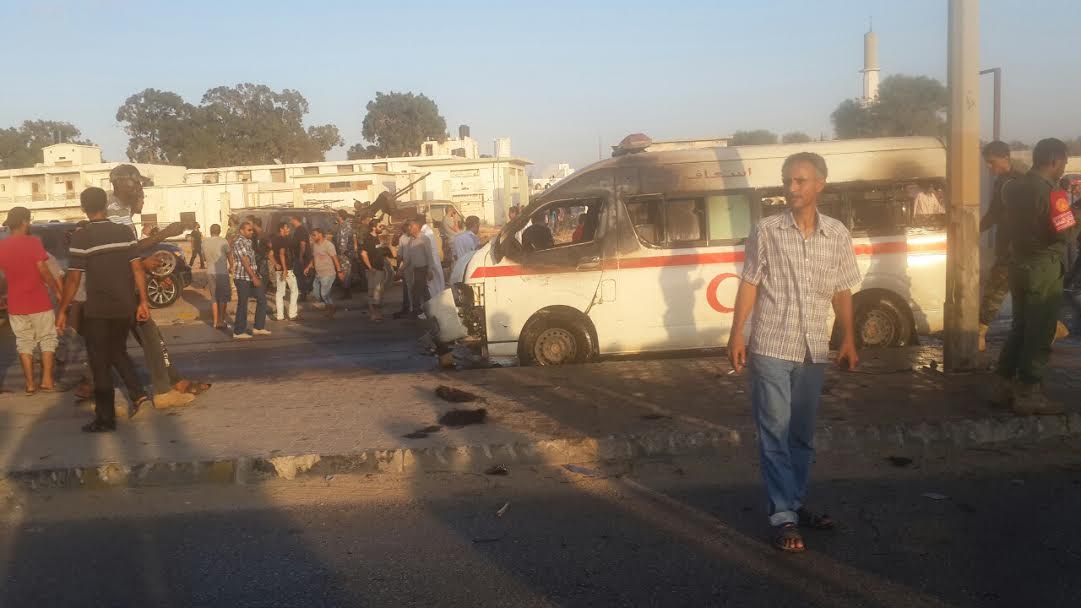 انفجار سيارة إسعاف مفخخة في مظاهرة مؤيدة للجيش الليبي.